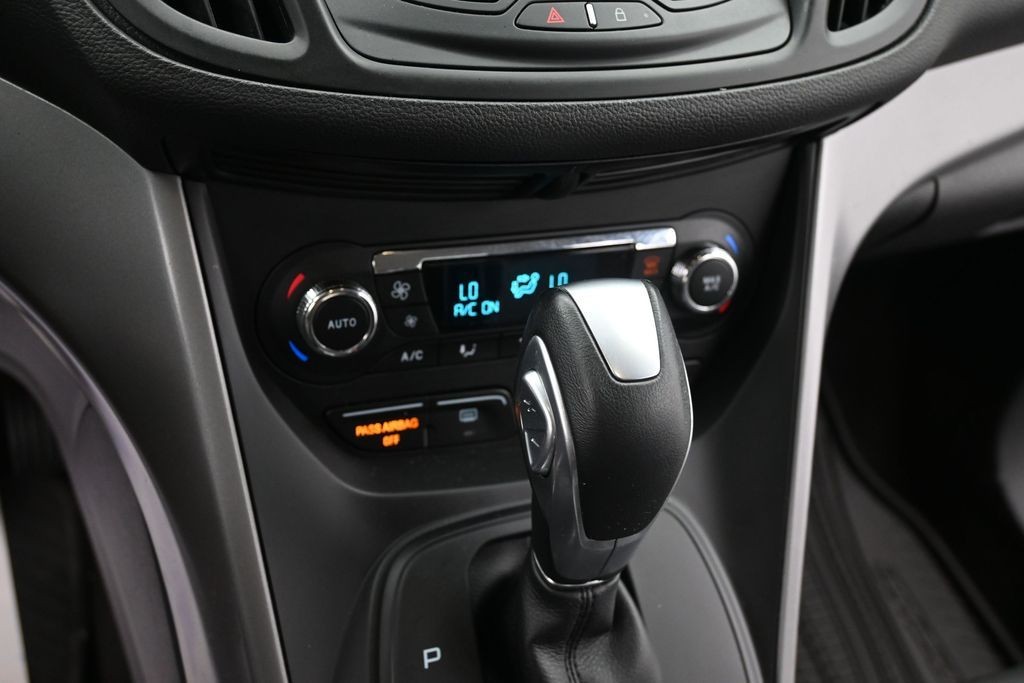 Ford Escape Vehicle Full-screen Gallery Image 10