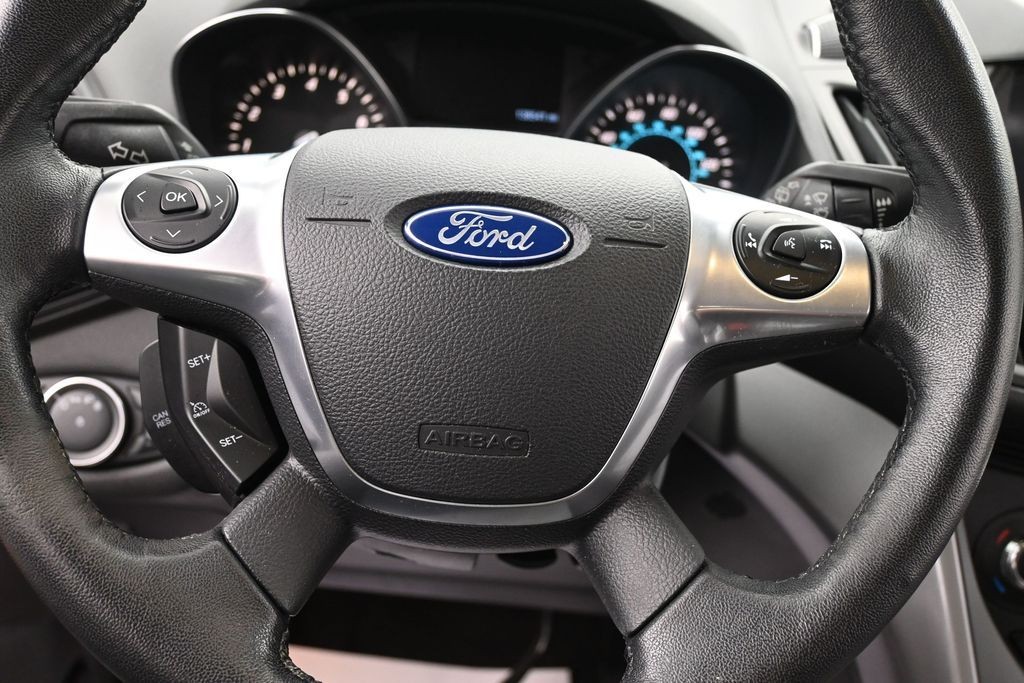 Ford Escape Vehicle Full-screen Gallery Image 13