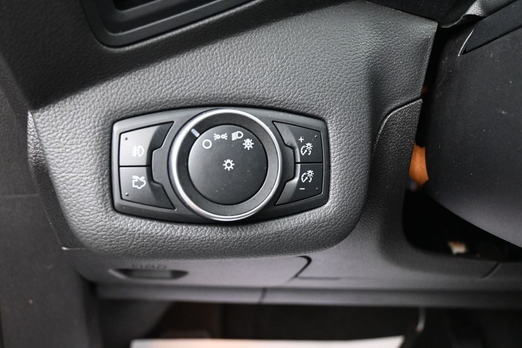 Ford Escape Vehicle Full-screen Gallery Image 14