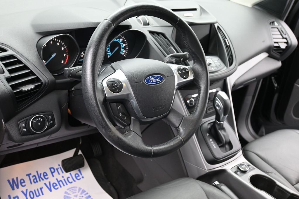 Ford Escape Vehicle Full-screen Gallery Image 15