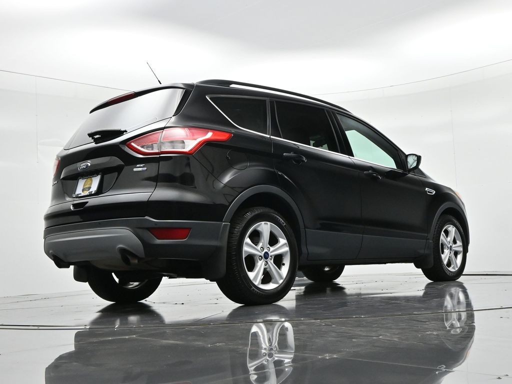 Ford Escape Vehicle Full-screen Gallery Image 22