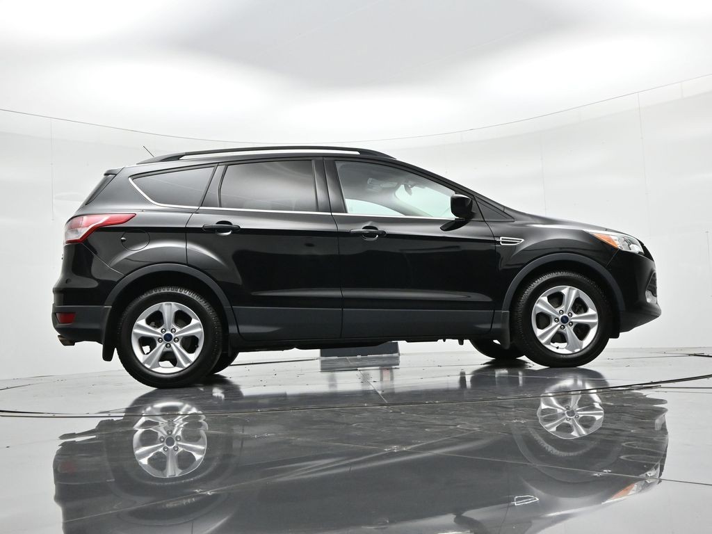 Ford Escape Vehicle Full-screen Gallery Image 23