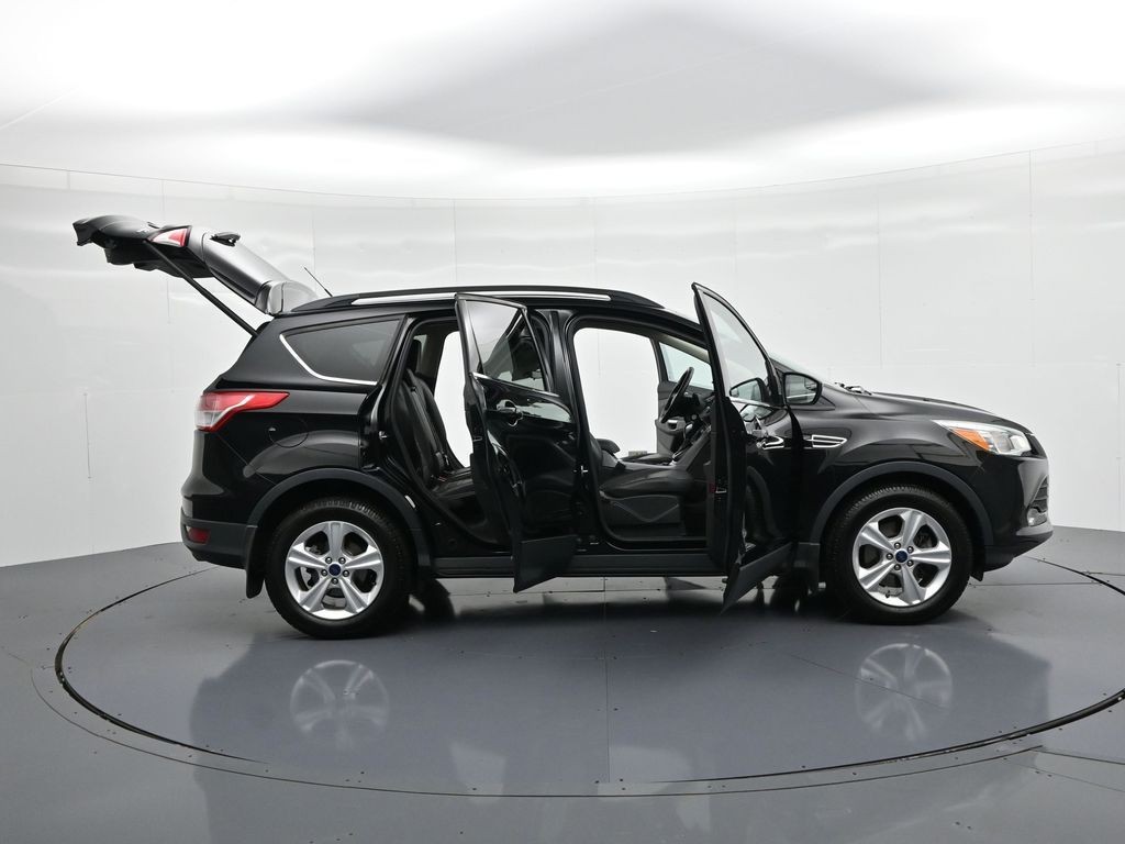 Ford Escape Vehicle Full-screen Gallery Image 24