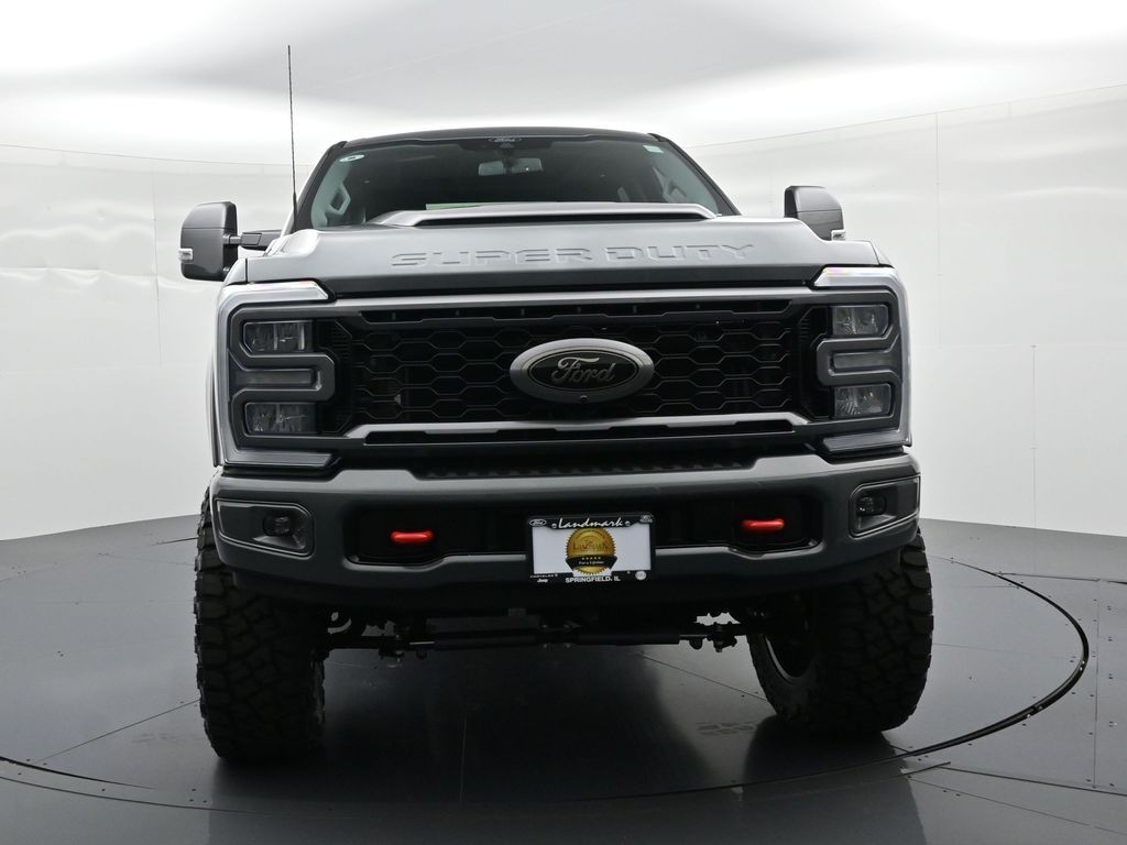 Ford F-250SD Vehicle Full-screen Gallery Image 3