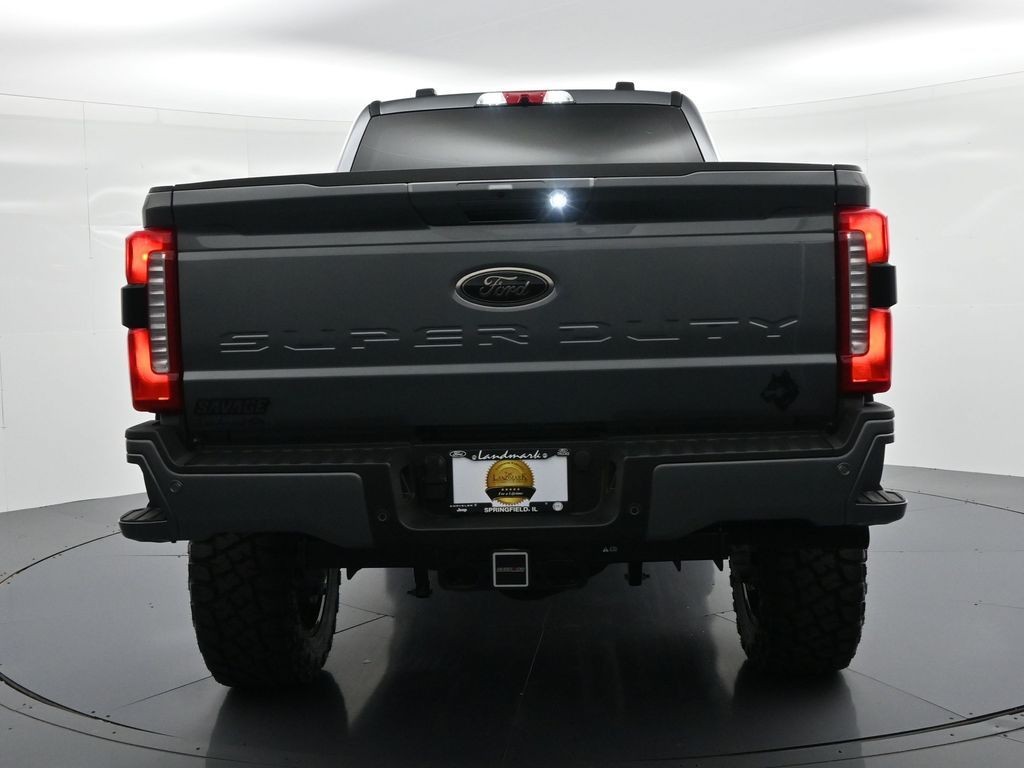 Ford F-250SD Vehicle Full-screen Gallery Image 7