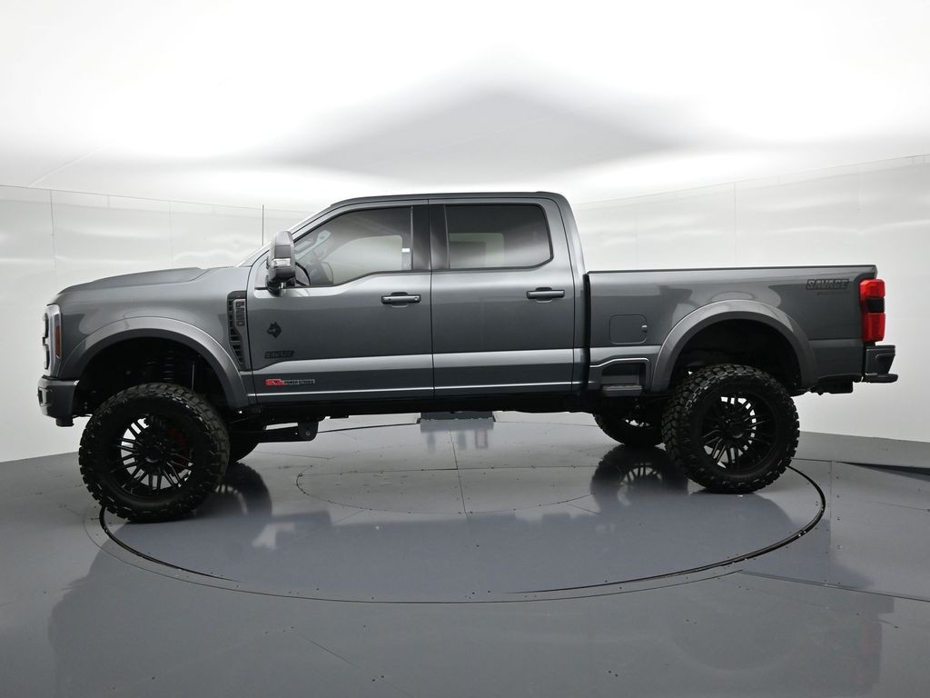 Ford F-250SD Vehicle Full-screen Gallery Image 9