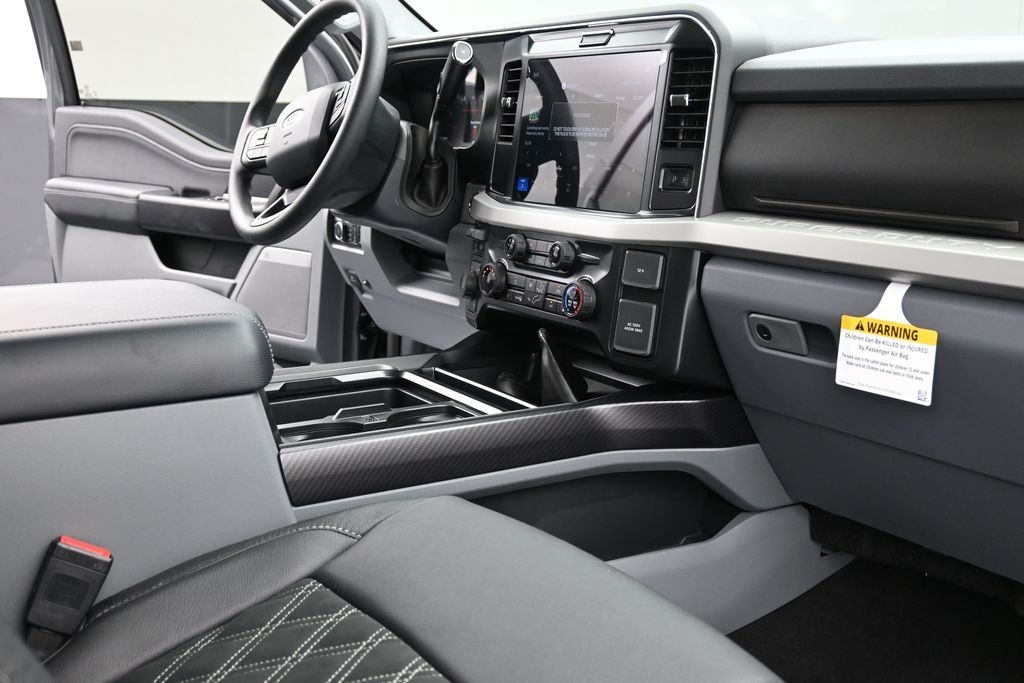 Ford F-250SD Vehicle Full-screen Gallery Image 10