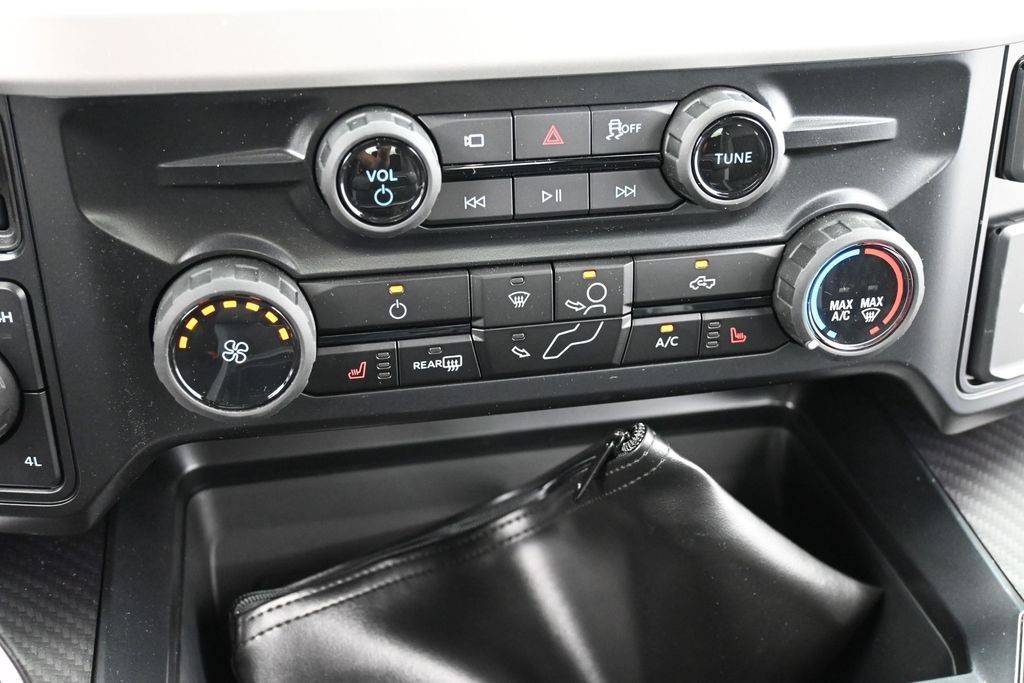 Ford F-250SD Vehicle Full-screen Gallery Image 13