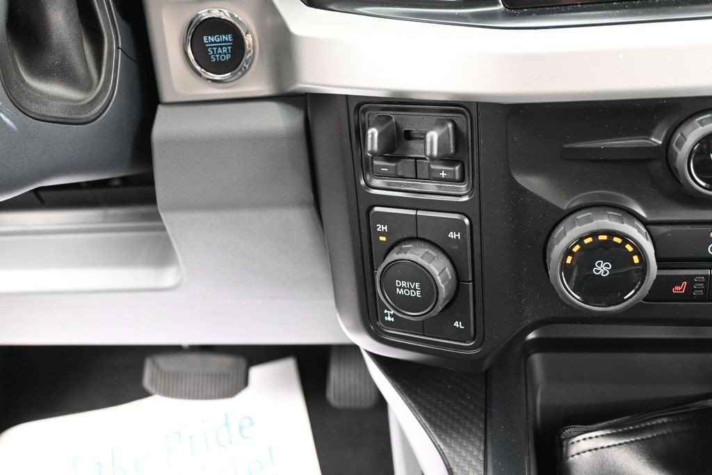 Ford F-250SD Vehicle Full-screen Gallery Image 14