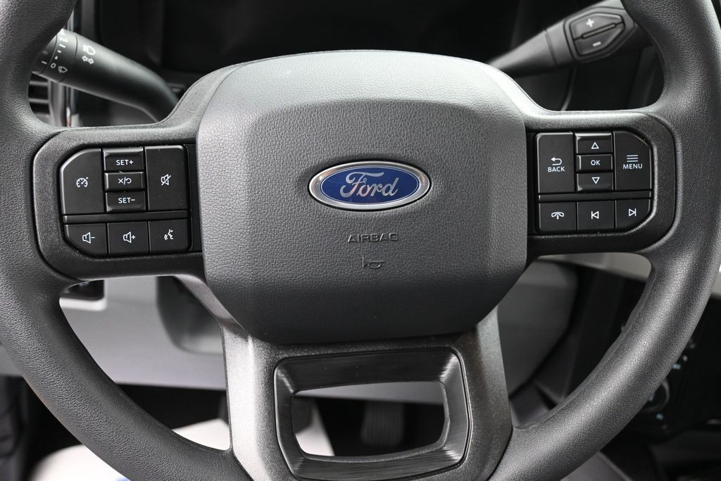 Ford F-250SD Vehicle Full-screen Gallery Image 15