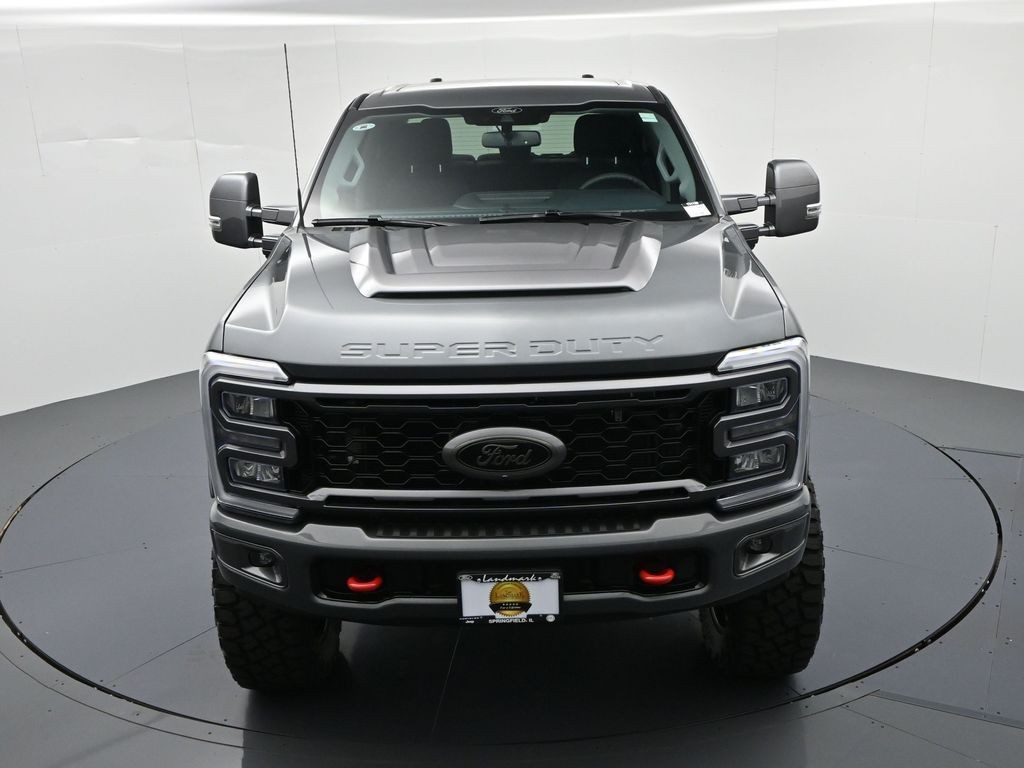 Ford F-250SD Vehicle Full-screen Gallery Image 18