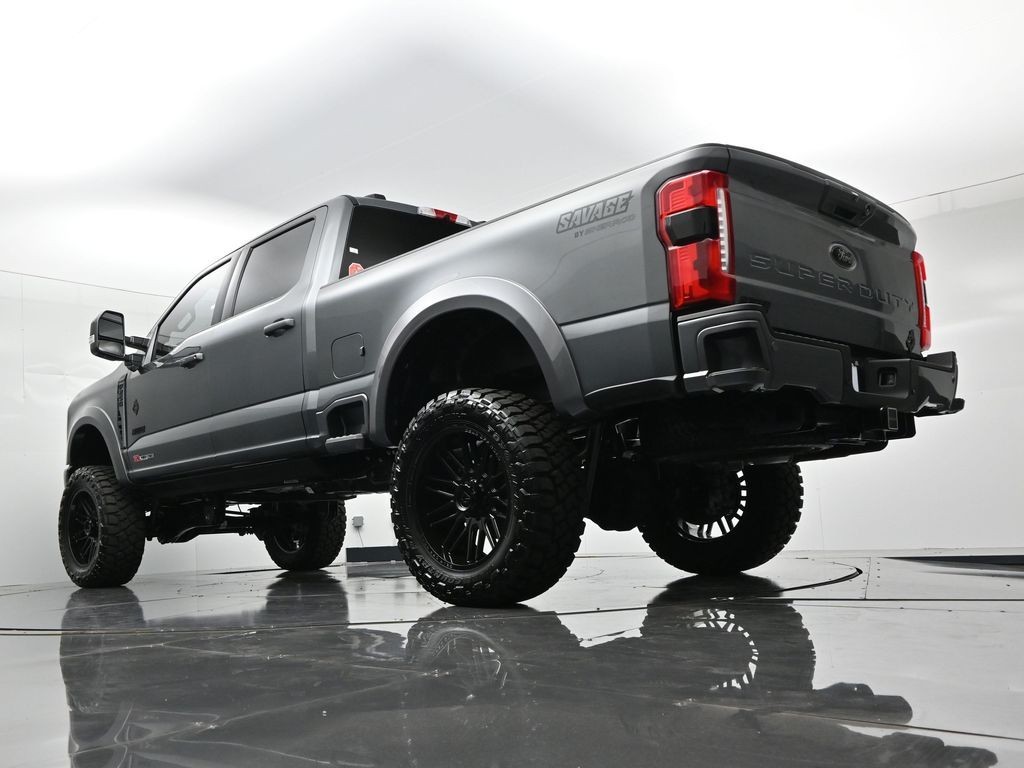 Ford F-250SD Vehicle Full-screen Gallery Image 21