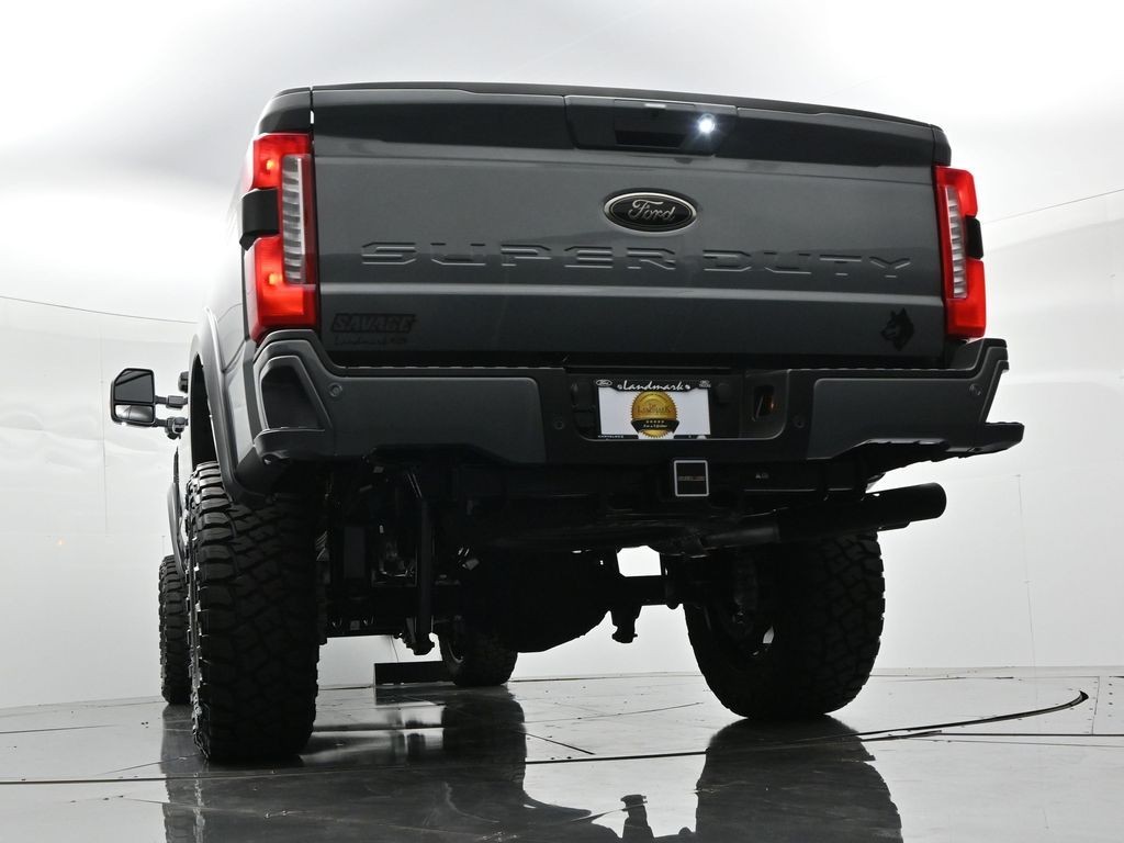 Ford F-250SD Vehicle Full-screen Gallery Image 22