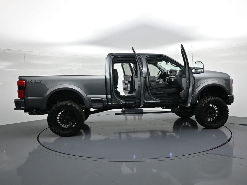 Ford F-250SD Vehicle Full-screen Gallery Image 25
