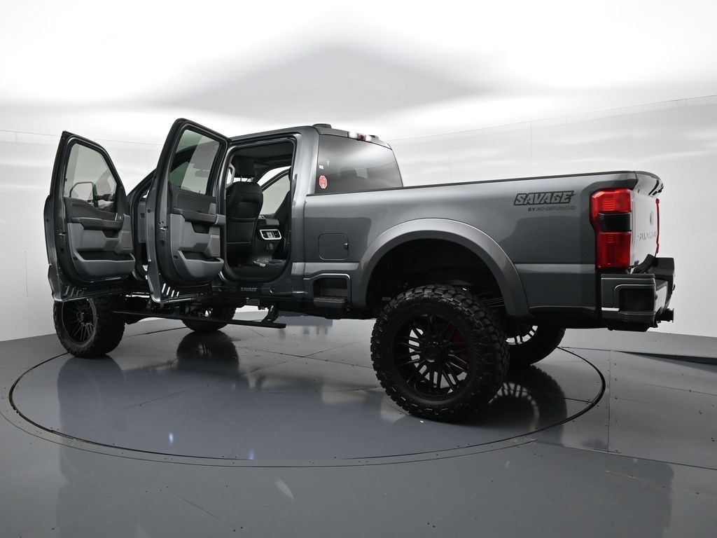 Ford F-250SD Vehicle Full-screen Gallery Image 26