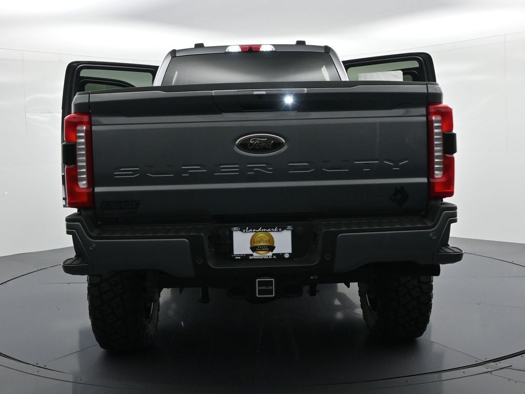 Ford F-250SD Vehicle Full-screen Gallery Image 28