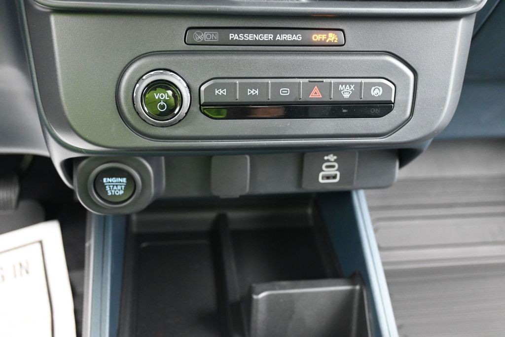 Ford Maverick Vehicle Full-screen Gallery Image 11