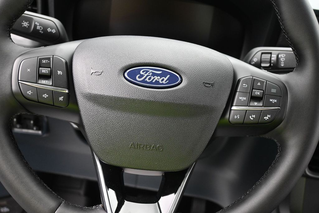 Ford Maverick Vehicle Full-screen Gallery Image 13