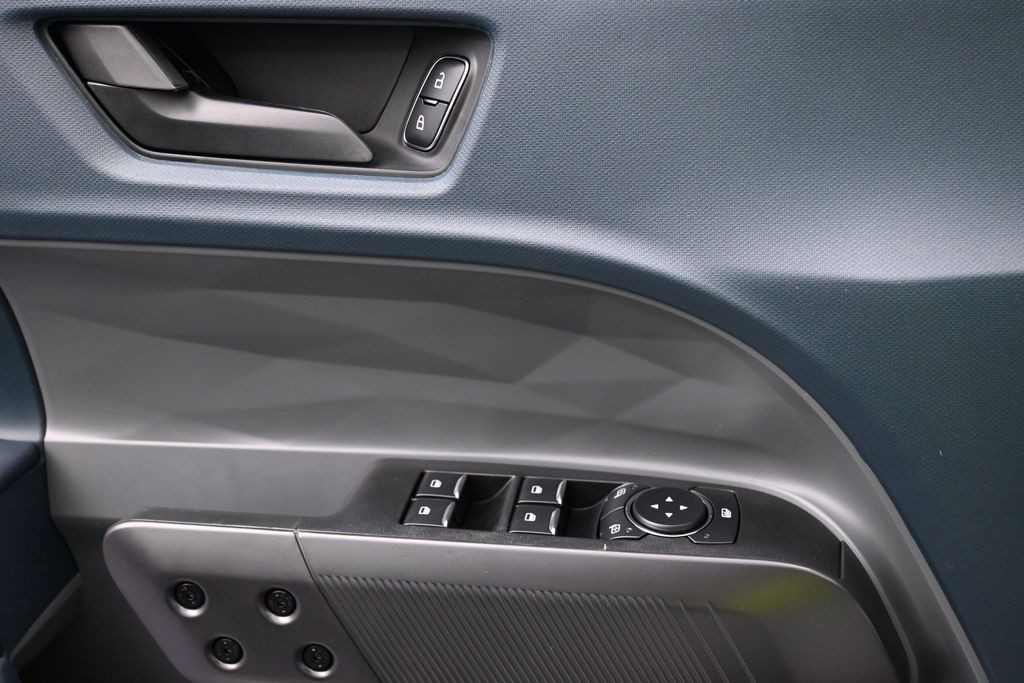 Ford Maverick Vehicle Full-screen Gallery Image 15