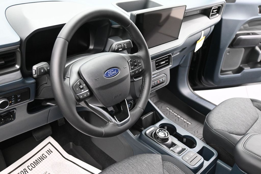 Ford Maverick Vehicle Full-screen Gallery Image 16