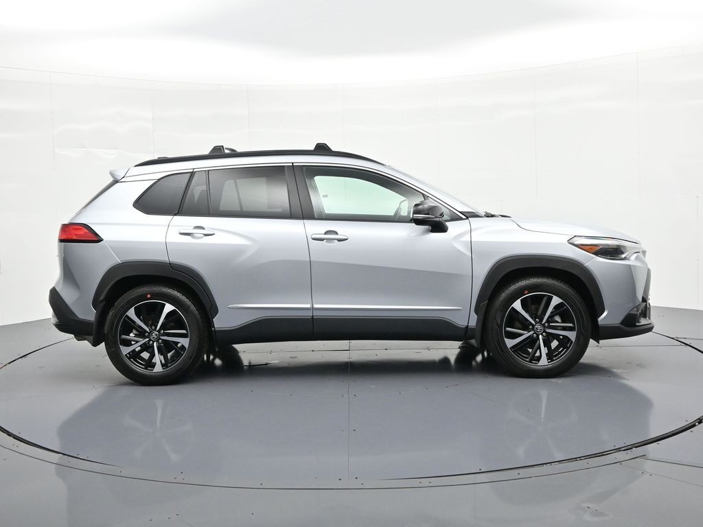 Toyota Corolla Cross Vehicle Full-screen Gallery Image 5