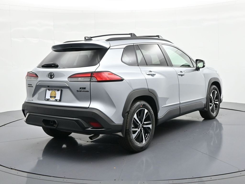 Toyota Corolla Cross Vehicle Full-screen Gallery Image 6