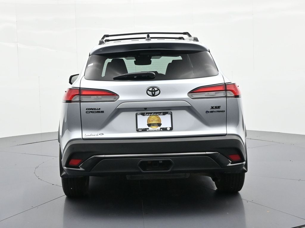 Toyota Corolla Cross Vehicle Full-screen Gallery Image 7