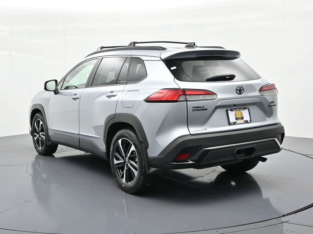 Toyota Corolla Cross Vehicle Full-screen Gallery Image 8