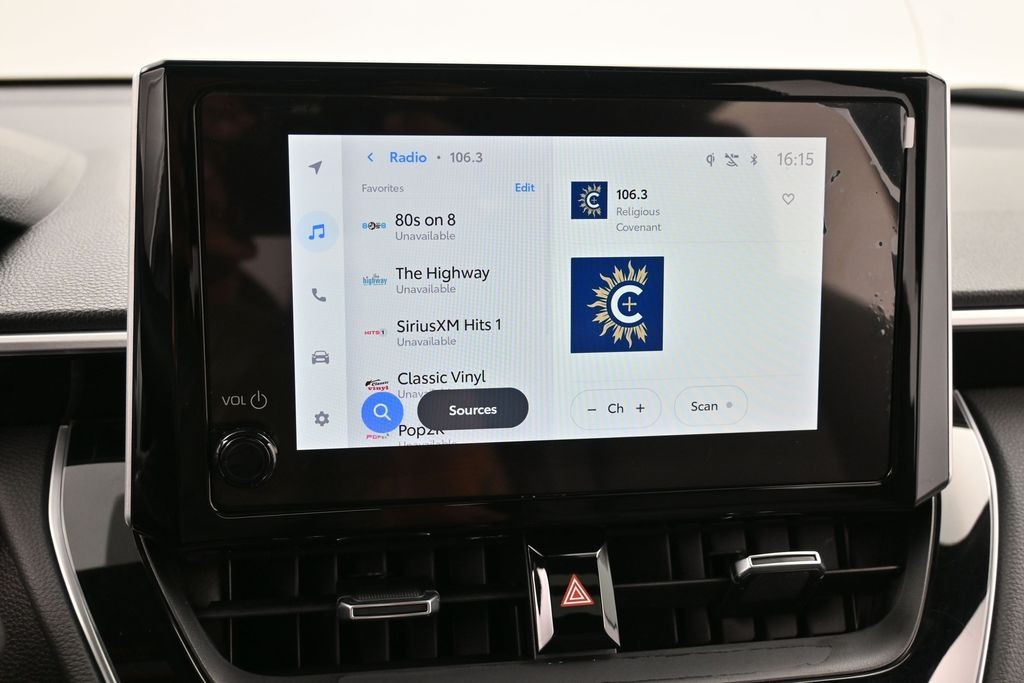 Toyota Corolla Cross Vehicle Full-screen Gallery Image 10