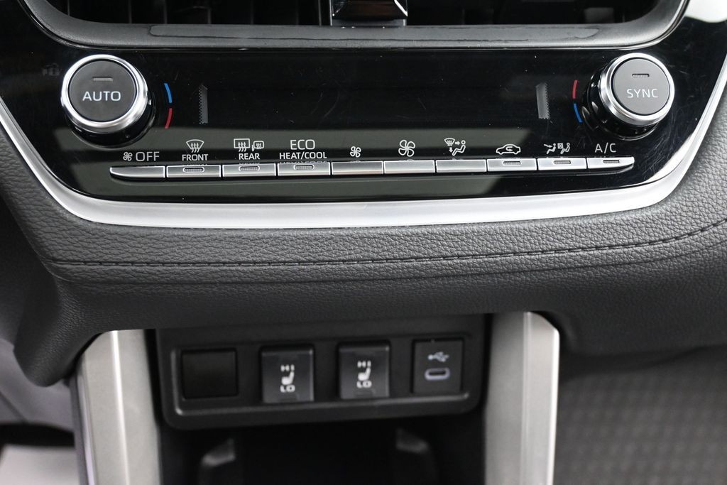 Toyota Corolla Cross Vehicle Full-screen Gallery Image 11