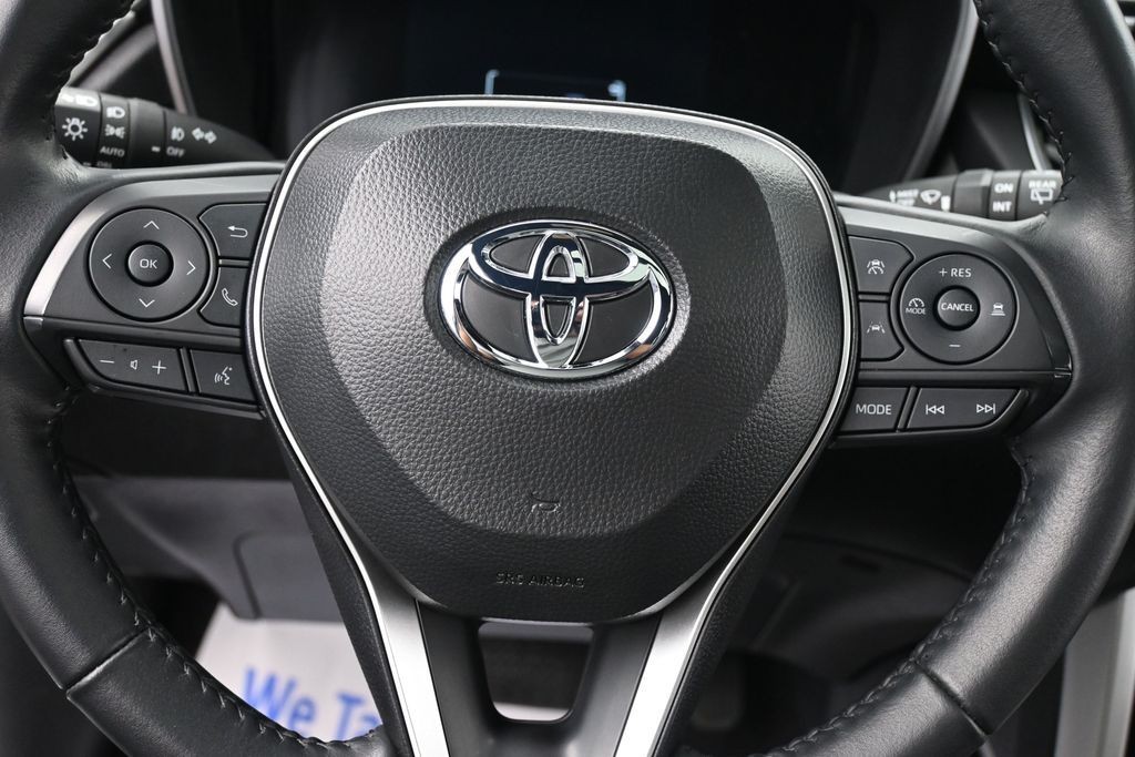 Toyota Corolla Cross Vehicle Full-screen Gallery Image 13