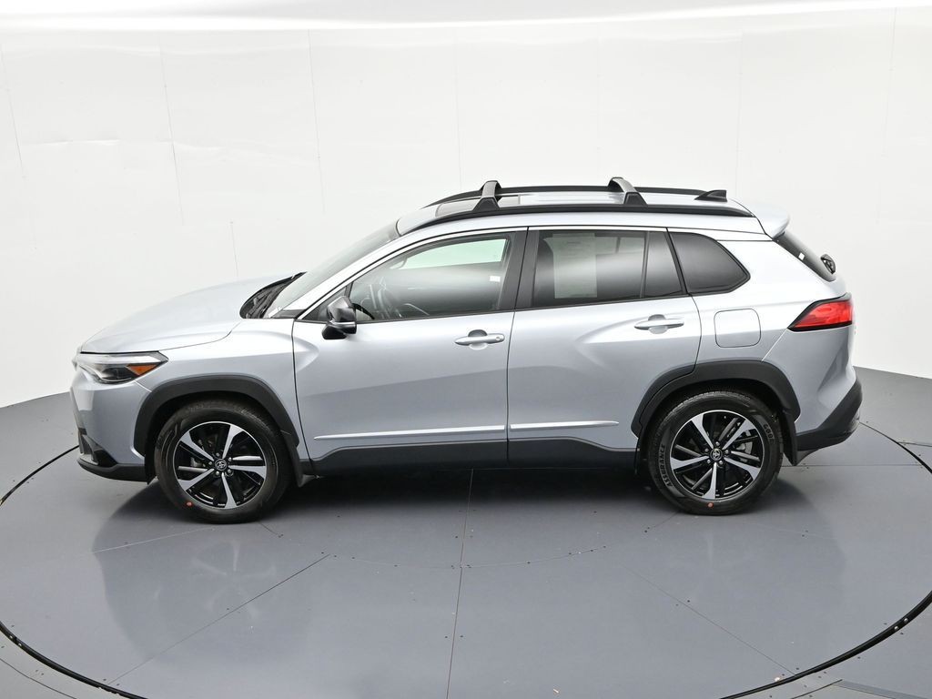 Toyota Corolla Cross Vehicle Full-screen Gallery Image 18
