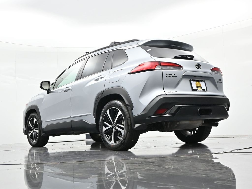 Toyota Corolla Cross Vehicle Full-screen Gallery Image 19