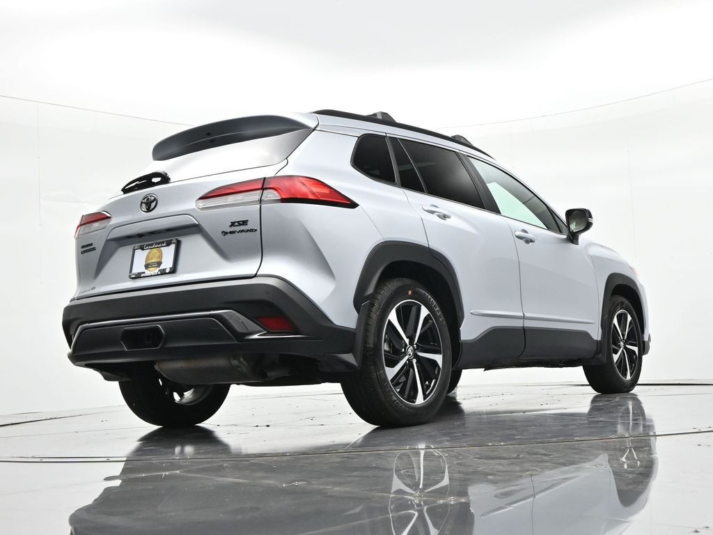 Toyota Corolla Cross Vehicle Full-screen Gallery Image 21