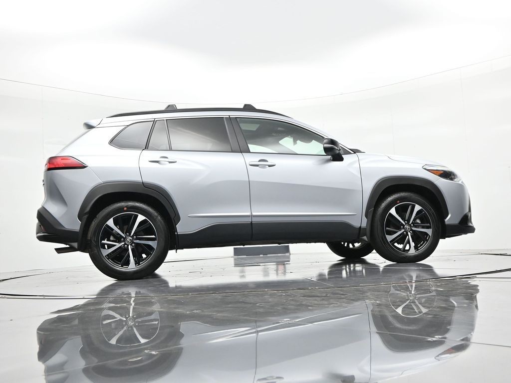 Toyota Corolla Cross Vehicle Full-screen Gallery Image 22