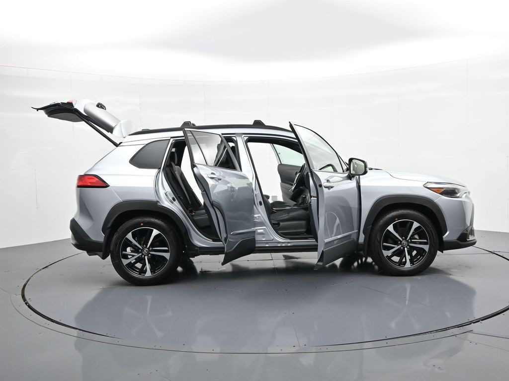 Toyota Corolla Cross Vehicle Full-screen Gallery Image 23