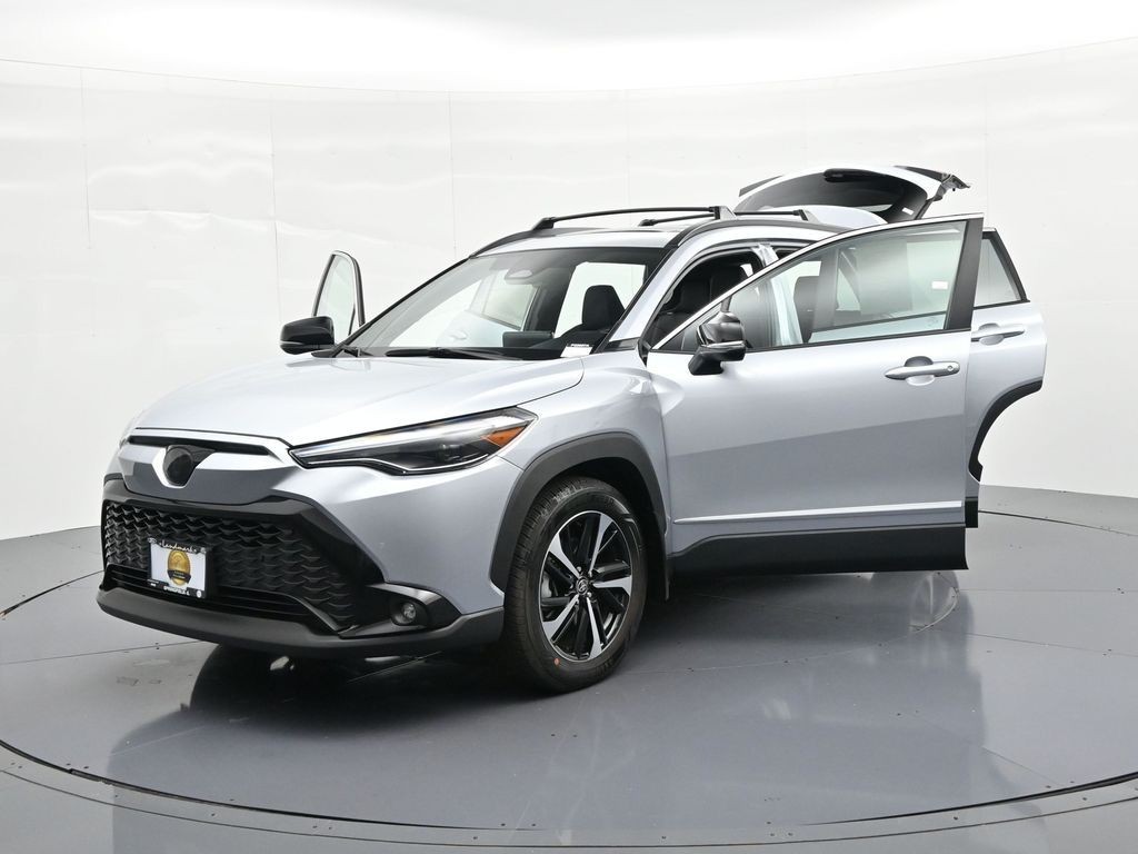 Toyota Corolla Cross Vehicle Full-screen Gallery Image 25