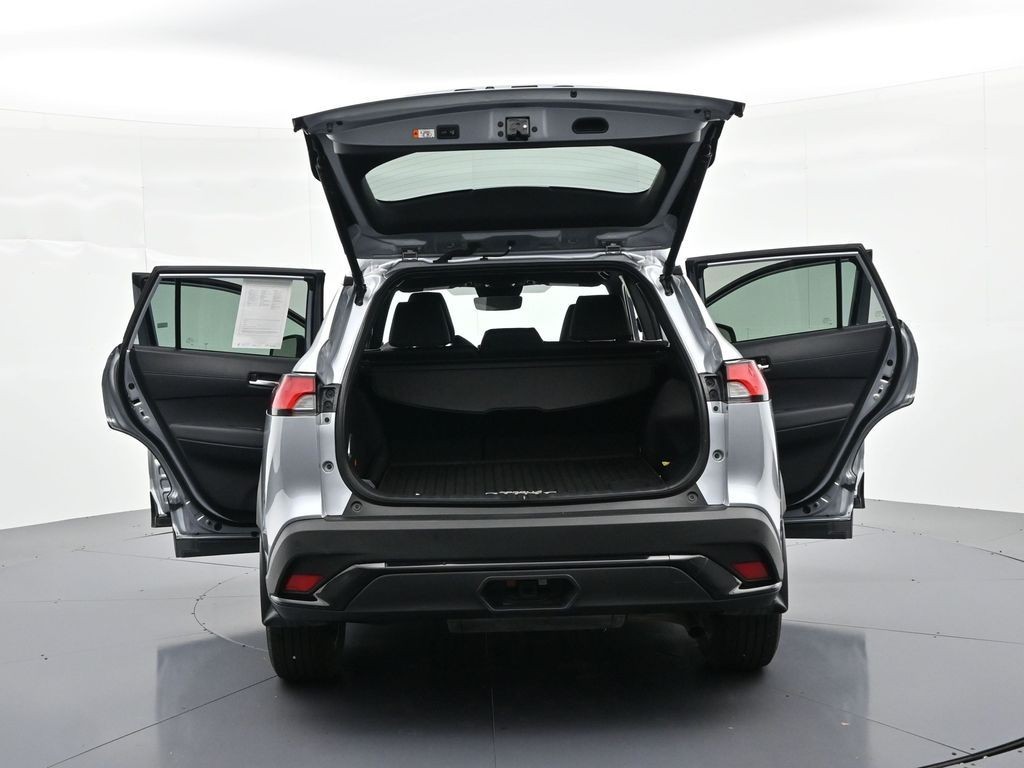 Toyota Corolla Cross Vehicle Full-screen Gallery Image 26