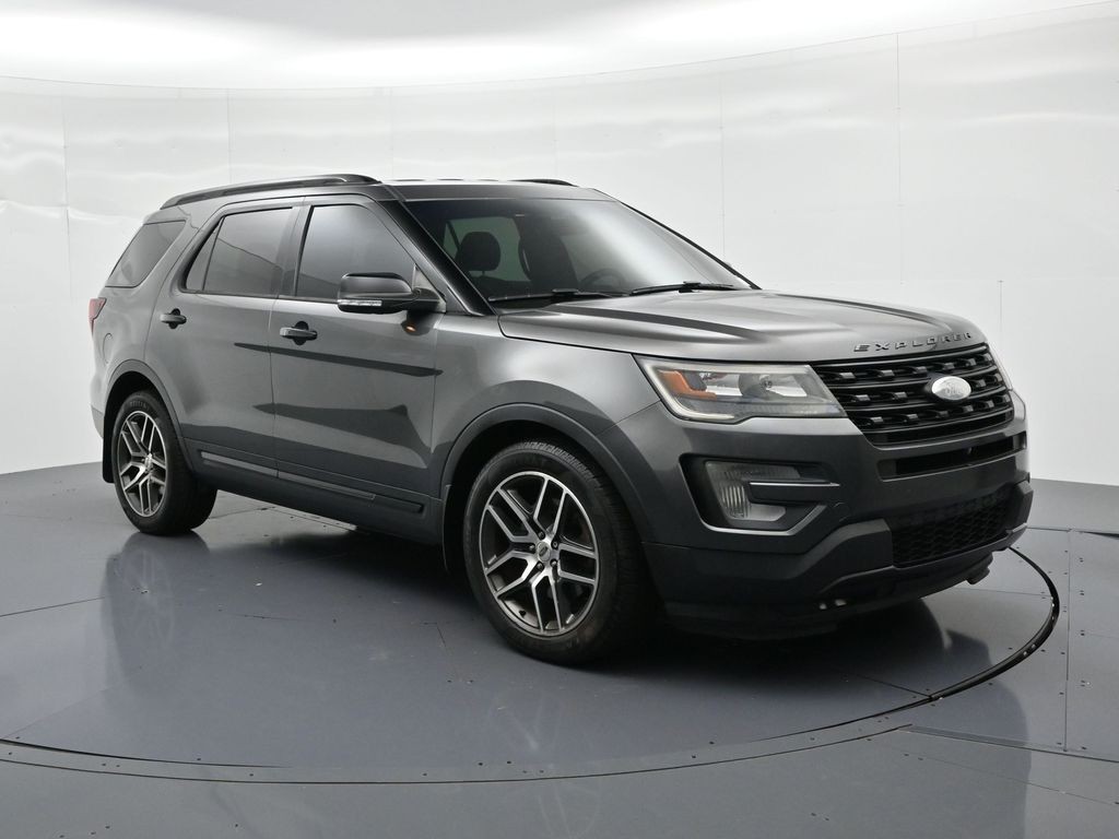 Ford Explorer Vehicle Full-screen Gallery Image 4