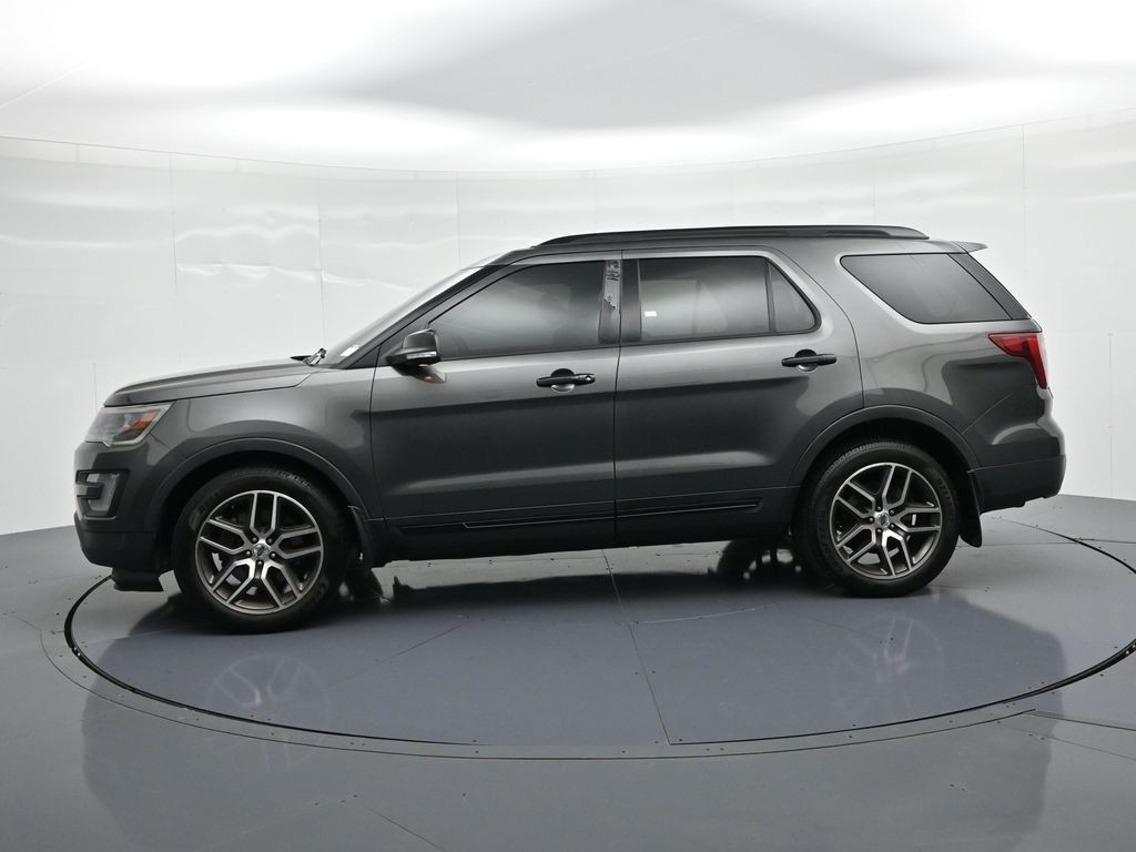 Ford Explorer Vehicle Full-screen Gallery Image 9