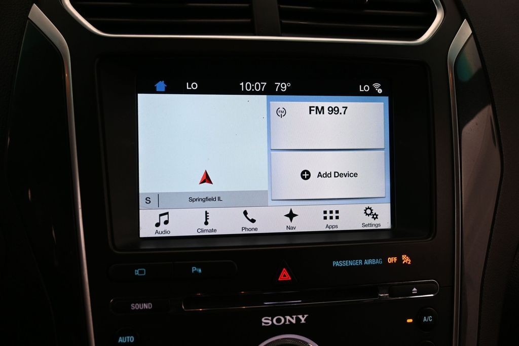 Ford Explorer Vehicle Full-screen Gallery Image 10