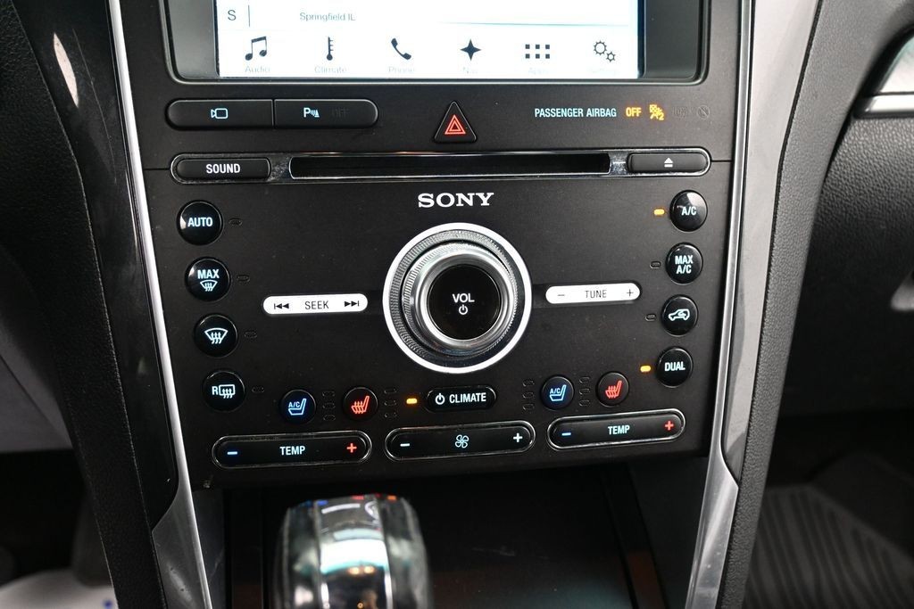 Ford Explorer Vehicle Full-screen Gallery Image 11