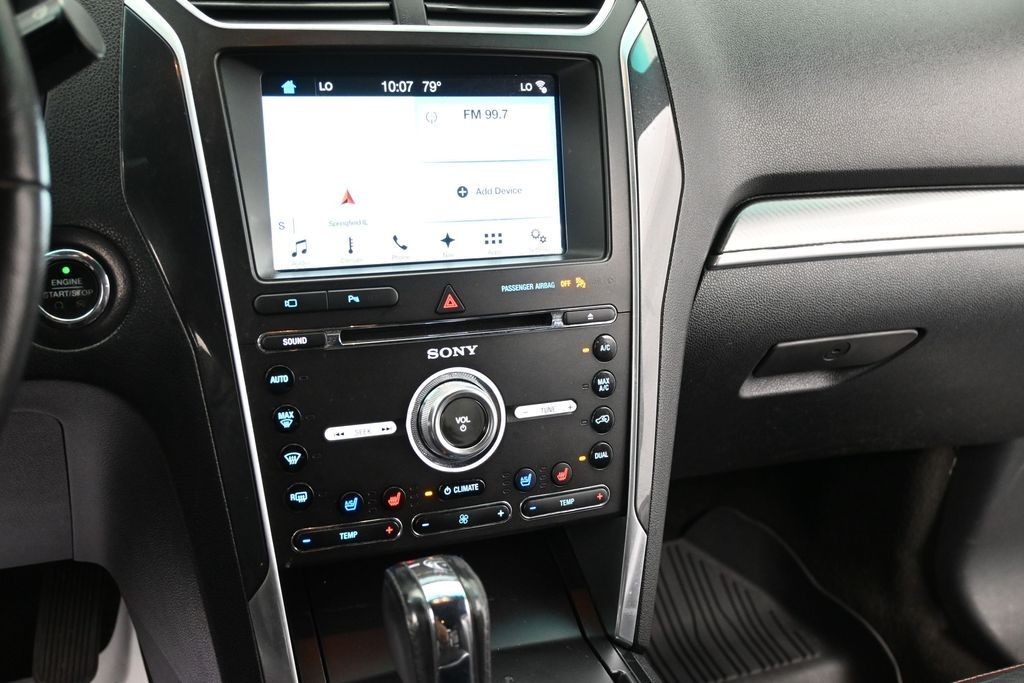 Ford Explorer Vehicle Full-screen Gallery Image 12