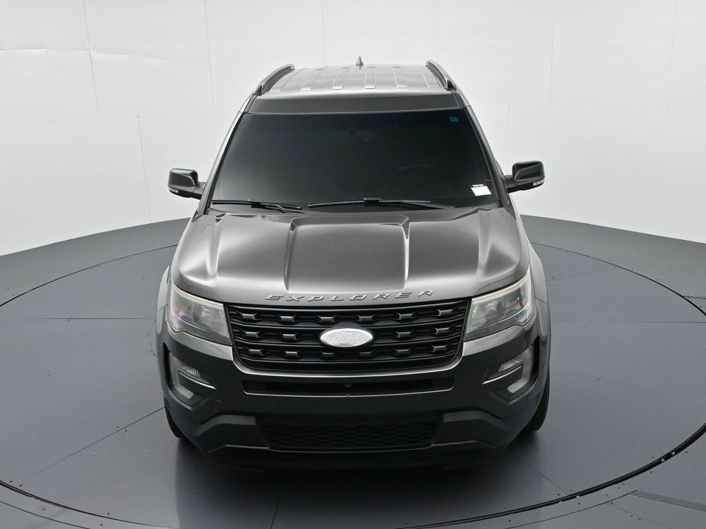 Ford Explorer Vehicle Full-screen Gallery Image 17