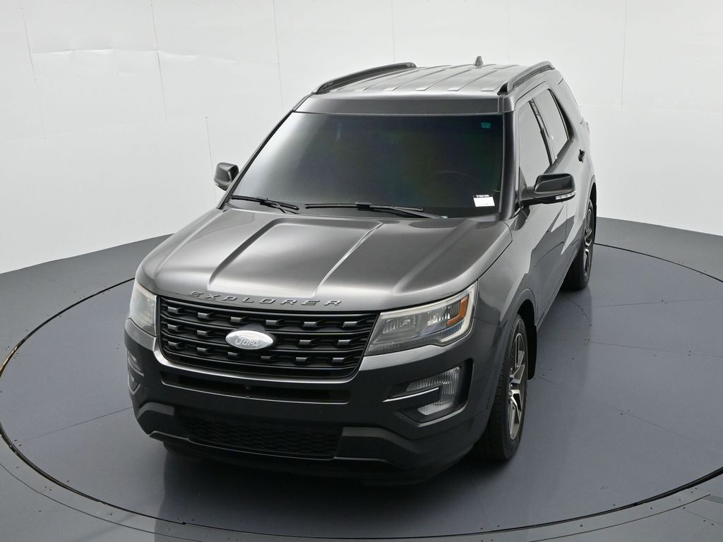 Ford Explorer Vehicle Full-screen Gallery Image 18
