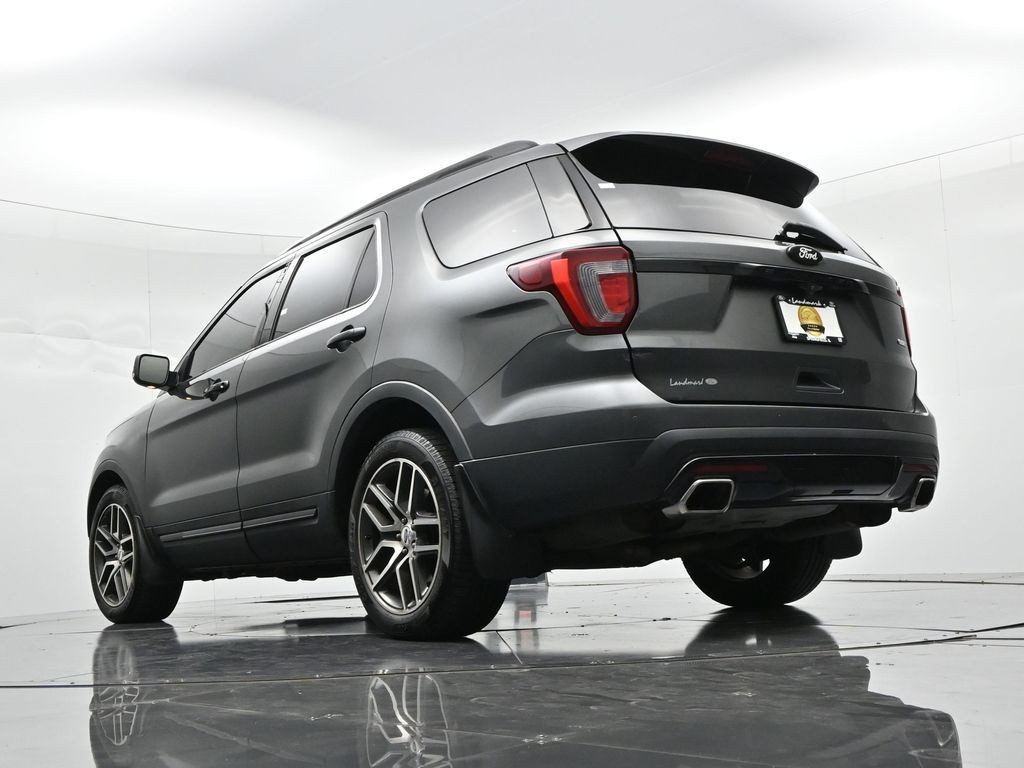 Ford Explorer Vehicle Full-screen Gallery Image 20
