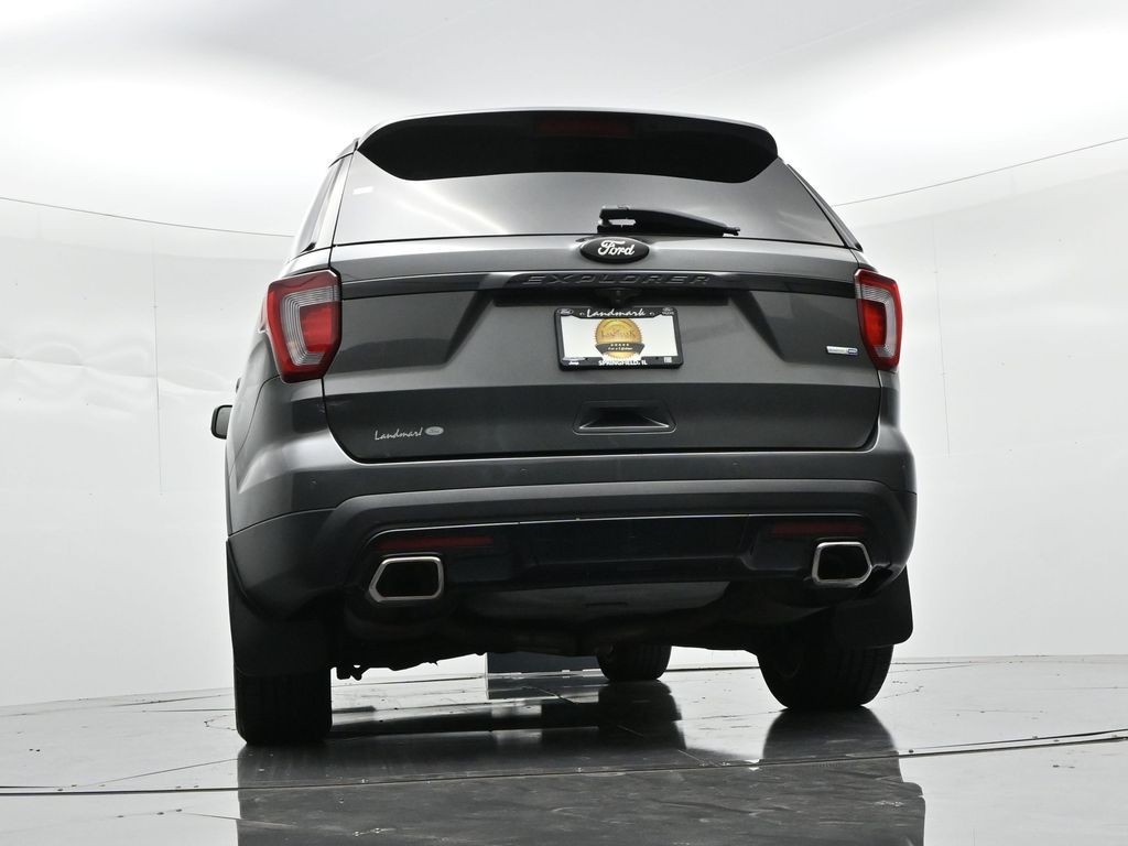 Ford Explorer Vehicle Full-screen Gallery Image 21