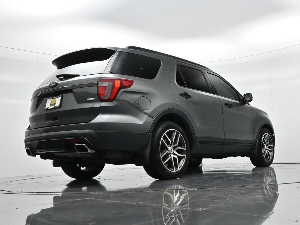 Ford Explorer Vehicle Full-screen Gallery Image 22