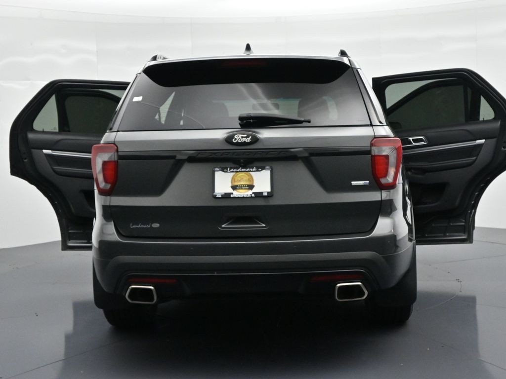 Ford Explorer Vehicle Full-screen Gallery Image 27
