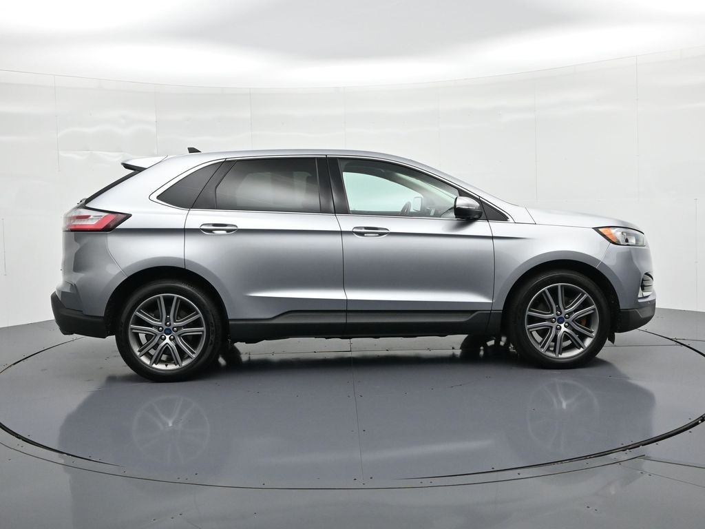 Ford Edge Vehicle Full-screen Gallery Image 5